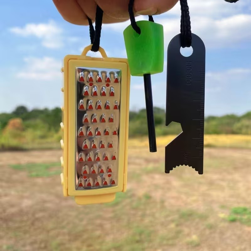 Ferro Rod Striker - Portable Outdoor Emergency Tinder Lightweight Tinder
