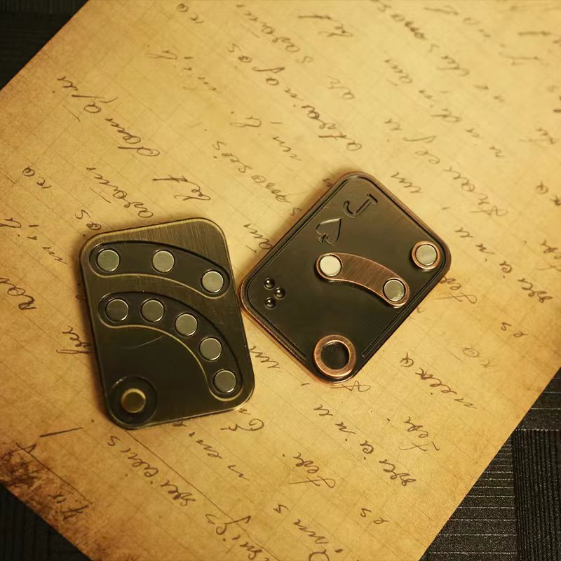 Poker J  Metal Skull Magnetic  - Fidget Spinner Bearing avis et prix